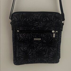 Black Baggallini Floral Crossbody Bag